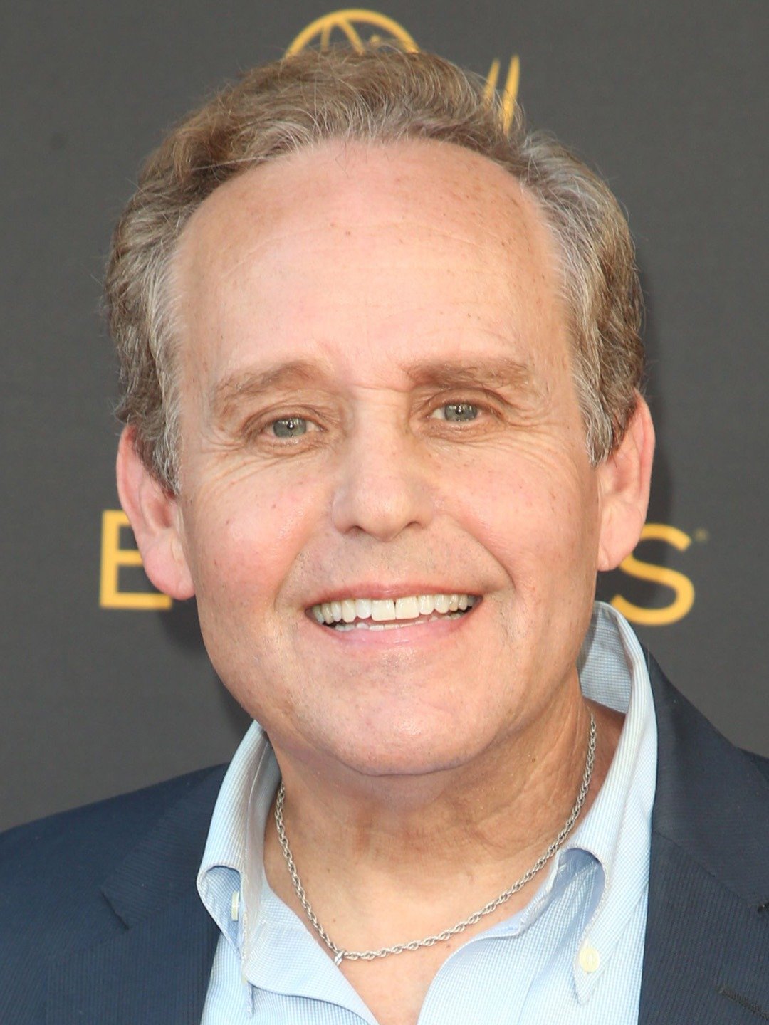 How tall is Peter MacNicol?